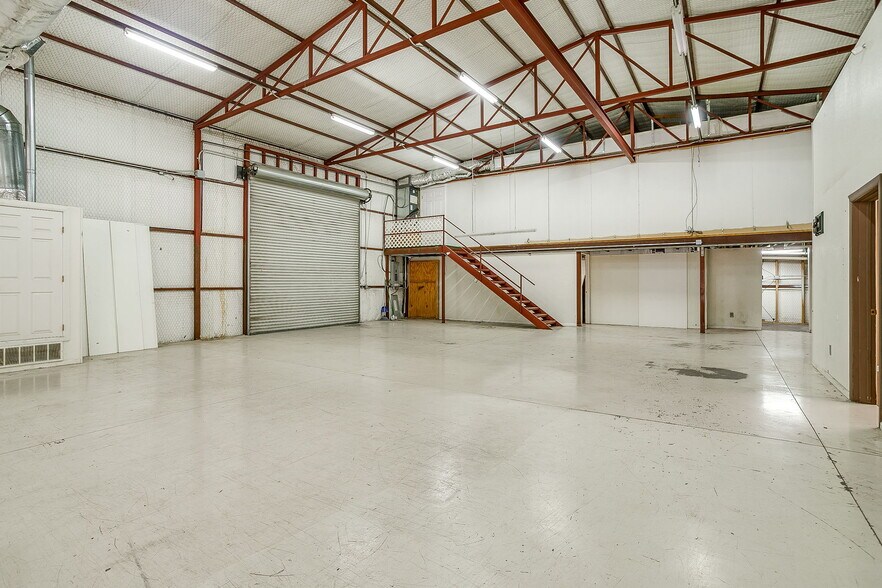 More Photos Of 10450 E Bankhead Hwy, Aledo Flex For Sale