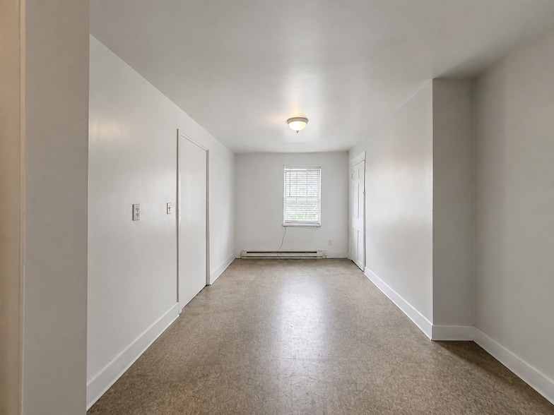 More Photos Of 508 S Broadway, Baltimore Storefront Retail Office For Lease