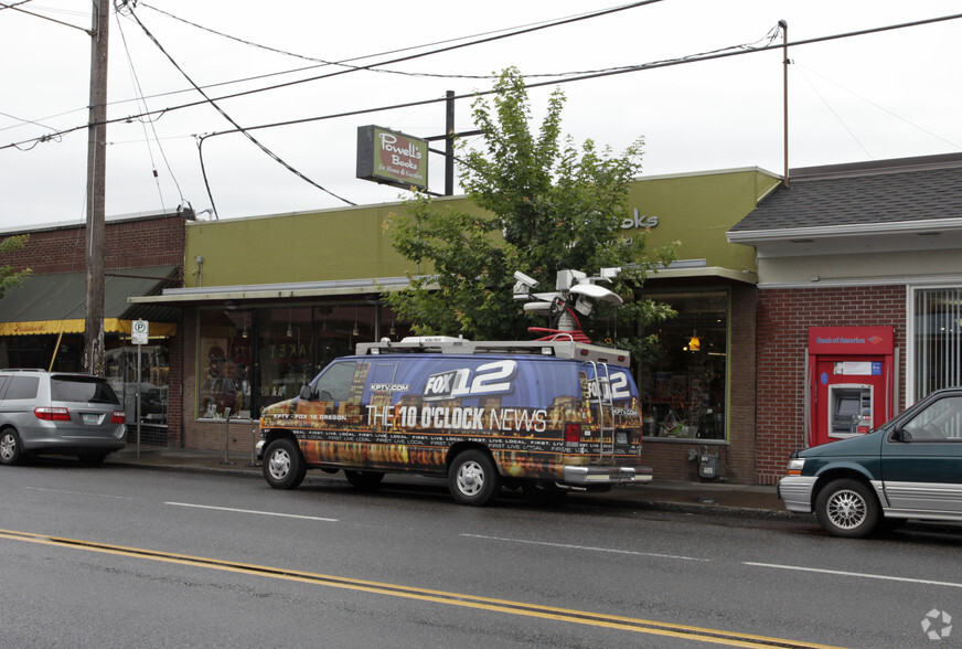 More Photos Of 3747 SE Hawthorne Blvd, Portland Storefront For Sale
