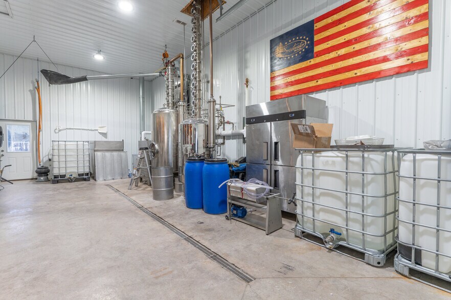 More Photos Of 43937 Highway 36, Monroe City General Retail For Sale