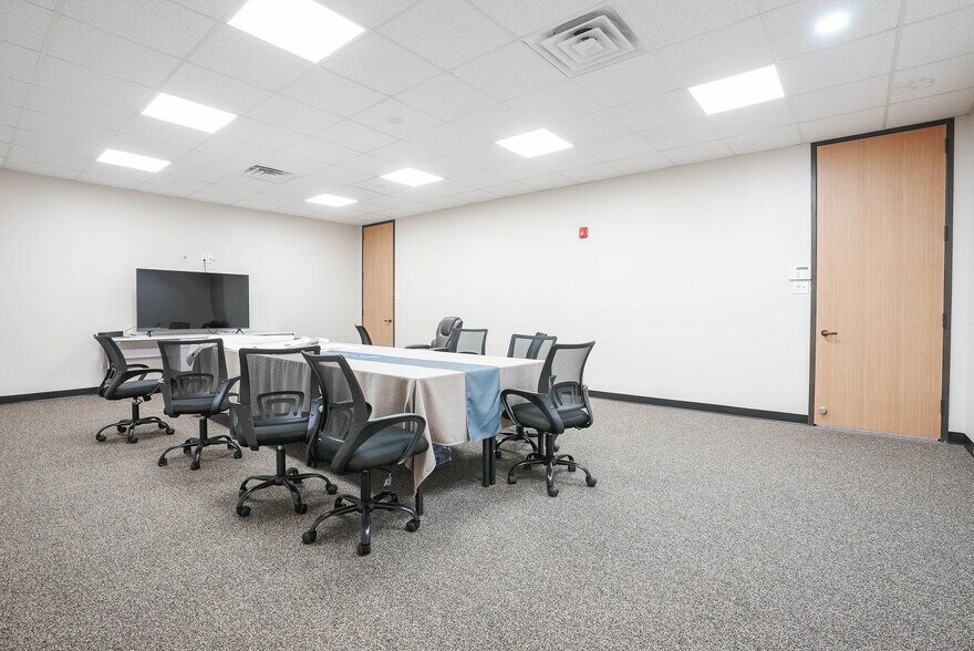 More Photos Of 10410 Corporate Dr, Sugar Land Research And Development For Lease