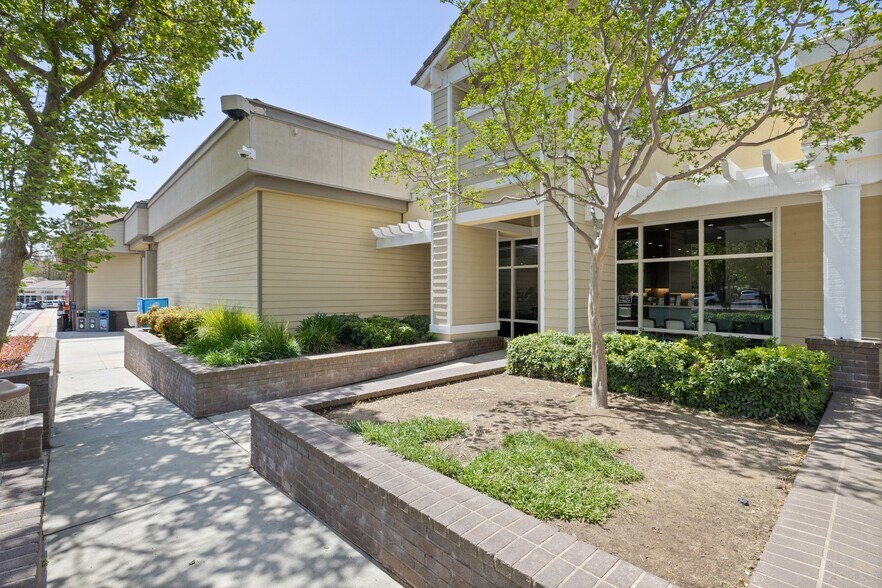 More Photos Of 1145 Lindero Canyon Rd, Westlake Village Freestanding For Lease