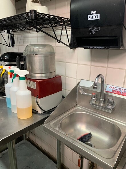 More Photos Of 307 N Broadway, Green Bay Restaurant For Sale