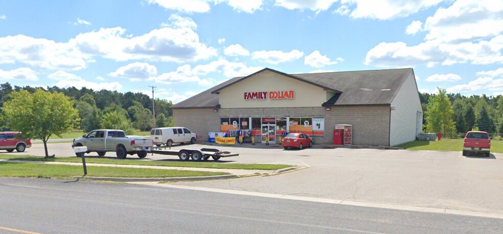 More Photos Of 805 W Shaw St, Howard City Freestanding For Sale