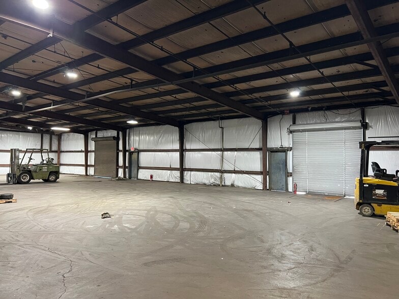 More Photos Of 110 W 34th St, Chattanooga Warehouse For Sale