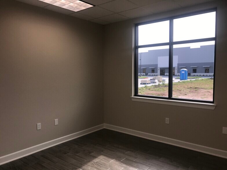 More Photos Of 202 Industrial Blvd, Sugar Land Loft Creative Space For Lease