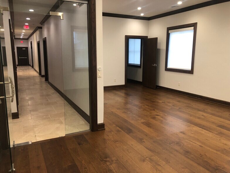 More Photos Of 5808 NW 135th St, Oklahoma City Office For Sale