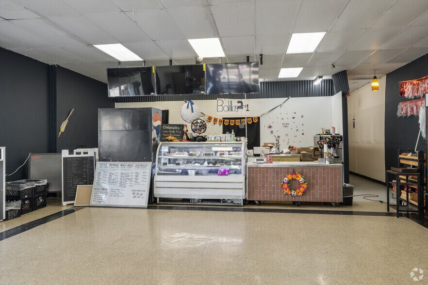 More Photos Of 6959 Linda Vista Rd, San Diego Storefront Retail Office For Lease