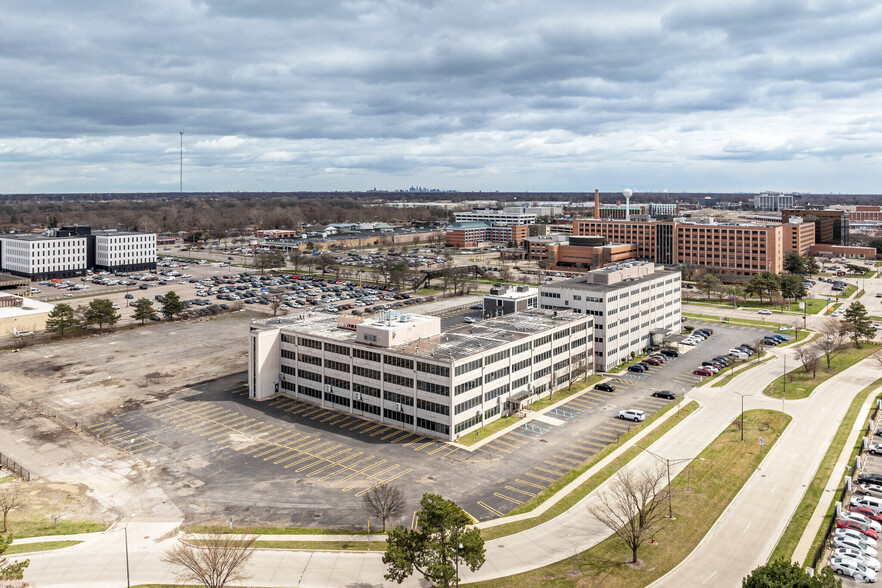 Primary Photo Of 23100 Providence Dr, Southfield Medical For Sale