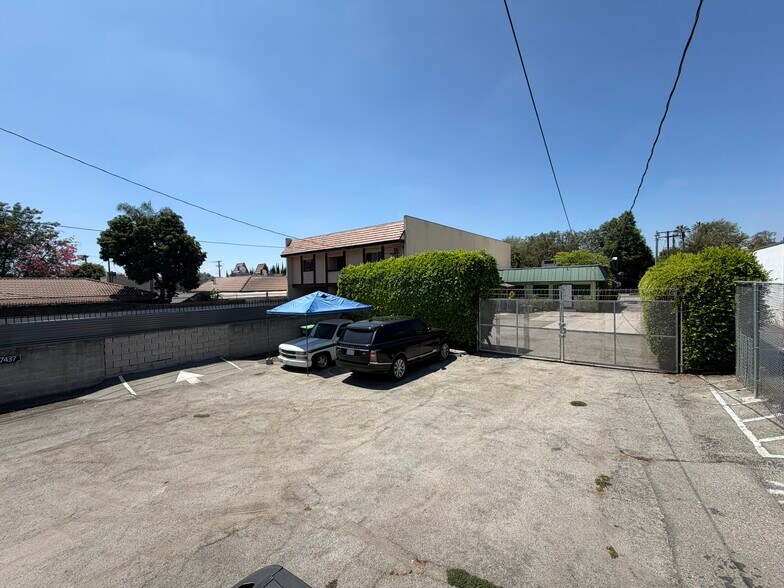 More Photos Of 480 S Rosemead Blvd, Pasadena Office For Sale