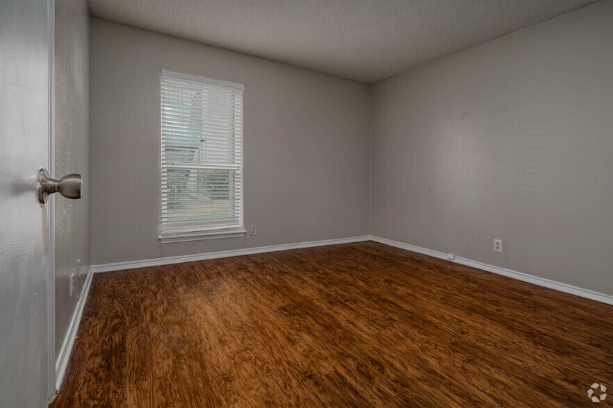 More Photos Of 14900 Nacogdoches Rd, San Antonio Apartments For Sale