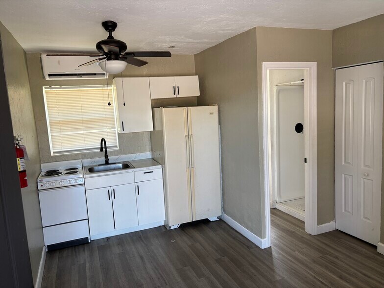 More Photos Of 1821 13th St W, Bradenton Apartments For Sale