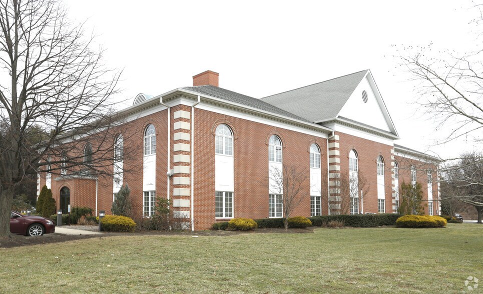 More Photos Of 494 Sycamore Ave, Shrewsbury Medical For Lease