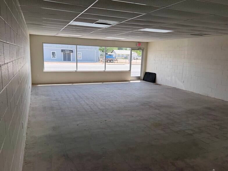 More Photos Of 1166 Butternut St, Abilene Flex For Lease