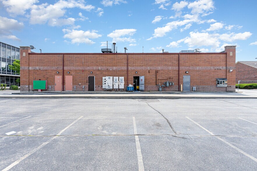 More Photos Of 5942-5948 W Touhy Ave, Niles Storefront For Sale