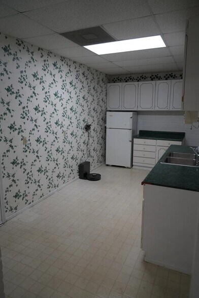 More Photos Of 201 Oneal St, Belton Office For Sale