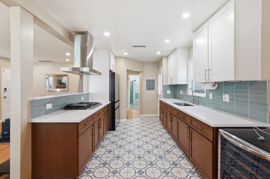 More Photos Of 5236 Bellingham Ave, Valley Village Apartments For Sale