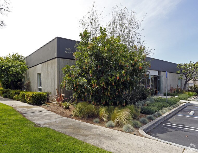More Photos Of 3187 Airway Ave, Costa Mesa Light Manufacturing For Lease