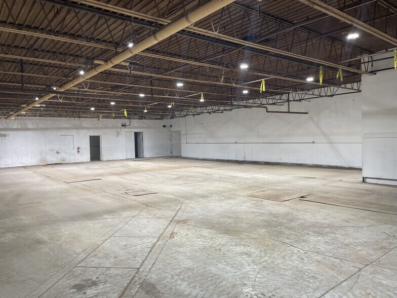 More Photos Of 5905 Wolf Creek Pike, Dayton Warehouse For Lease