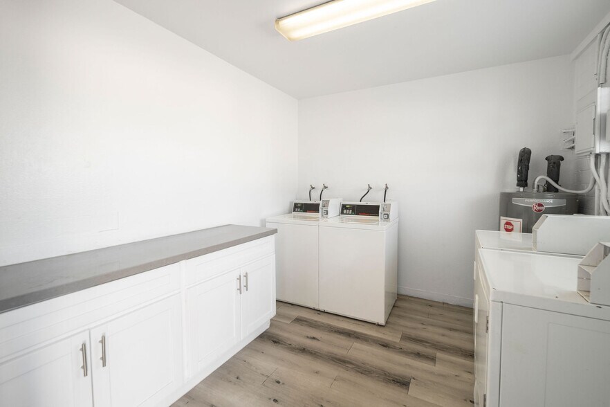 More Photos Of 5623 W Myrtle Ave, Glendale Apartments For Sale