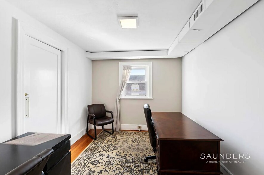 More Photos Of 70 Main St, Southampton Restaurant For Sale