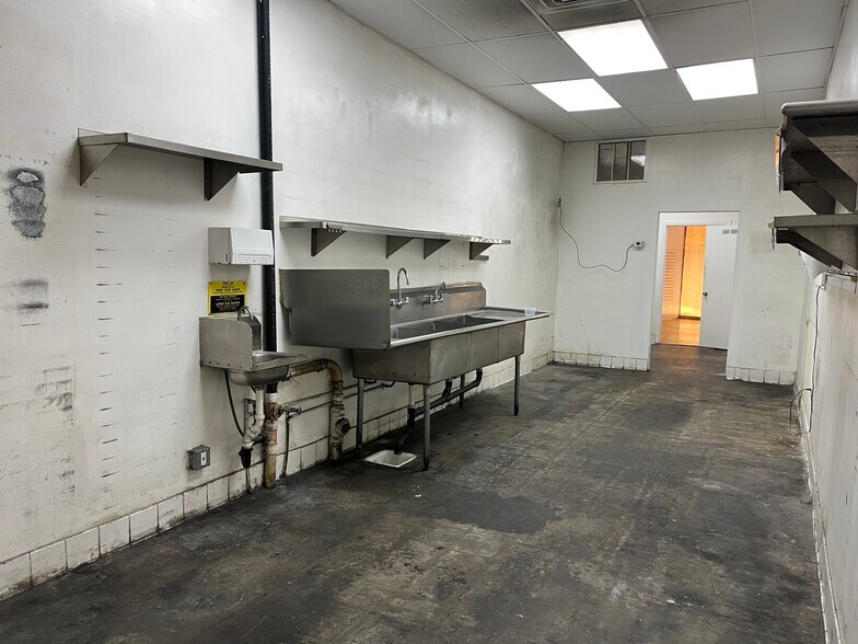 More Photos Of 23 Huntington Dr, Arcadia Storefront For Lease