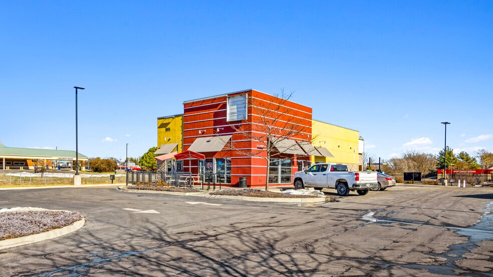 More Photos Of 951 NE Sam Walton Ln, Lee's Summit General Retail For Sale