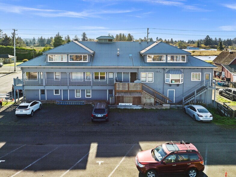 More Photos Of 679 E Harbor St, Warrenton Storefront Retail Residential For Lease