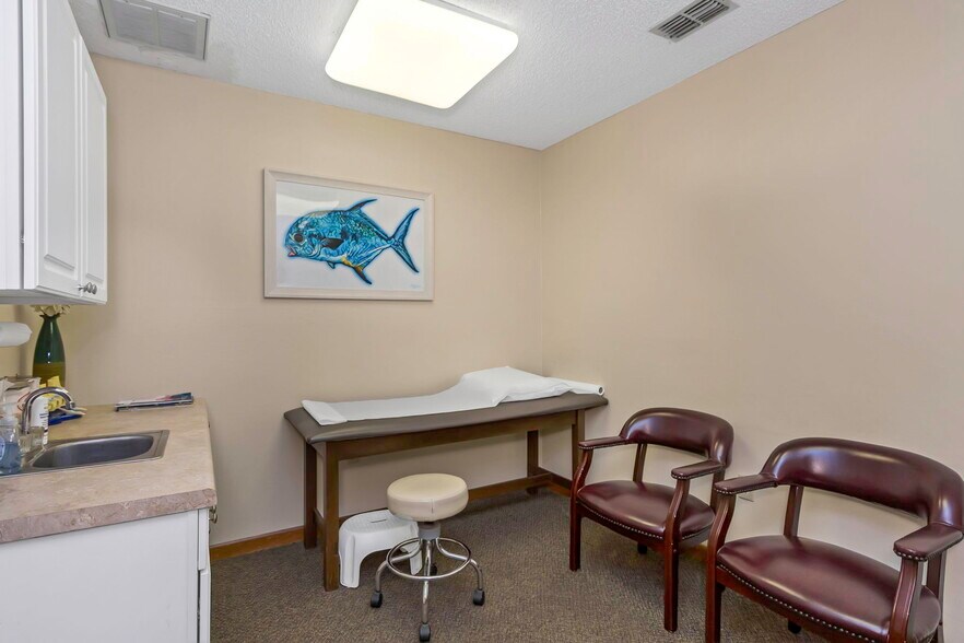 More Photos Of 701 N Hercules Ave, Clearwater Medical For Sale
