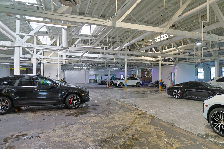 More Photos Of 1800 S Figueroa St, Los Angeles Office For Lease