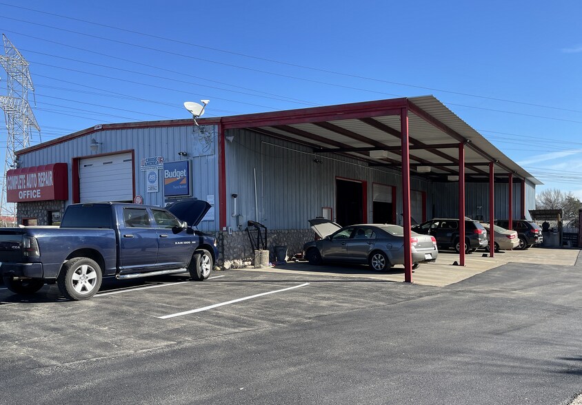 More Photos Of 1188 & 1202 N J Elmer Weaver Fwy, Cedar Hill Auto Repair For Sale