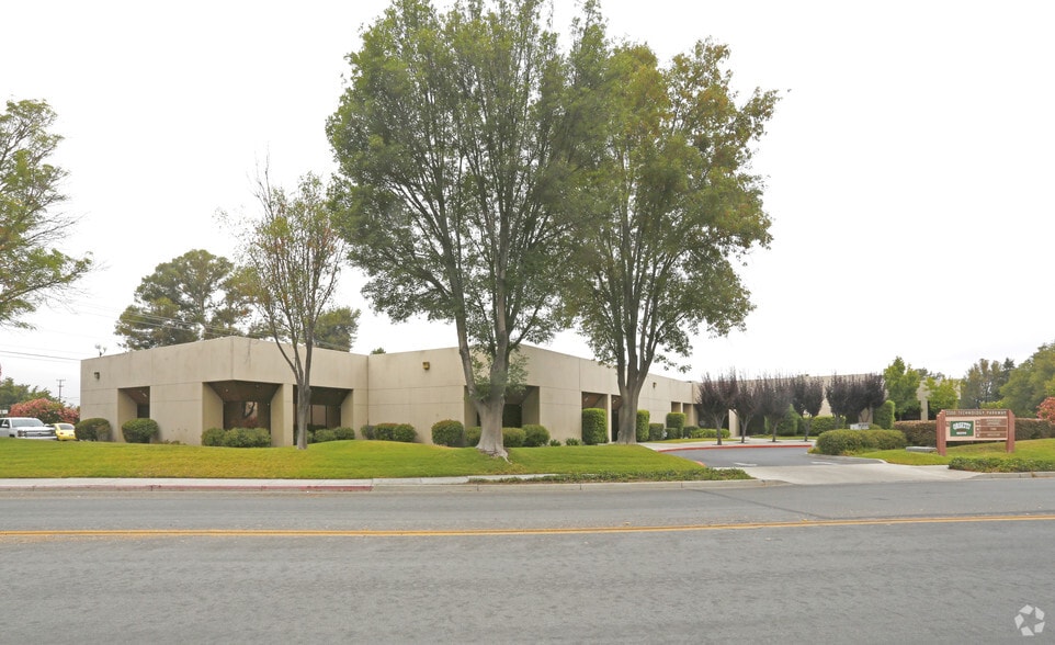 More Photos Of 2300 Technology Pky, Hollister Light Manufacturing For Lease