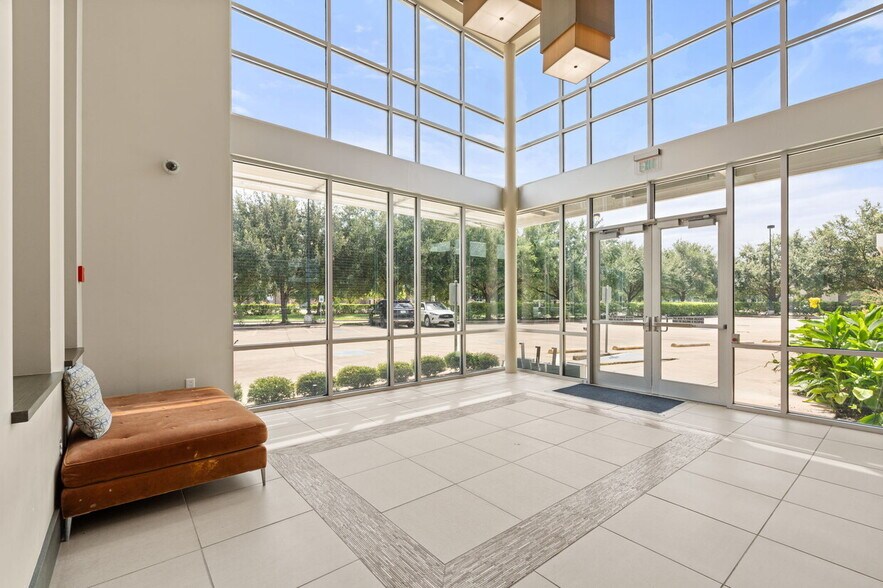 More Photos Of 16701 Creek Bend Dr, Sugar Land Medical For Lease