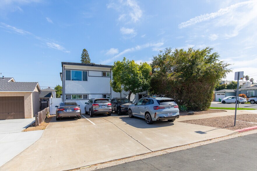 More Photos Of 2003 Emerald St, San Diego Apartments For Sale