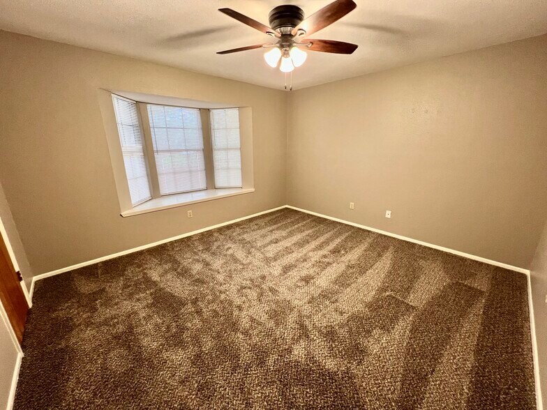 More Photos Of 1039 N Chenango St, Angleton Apartments For Sale