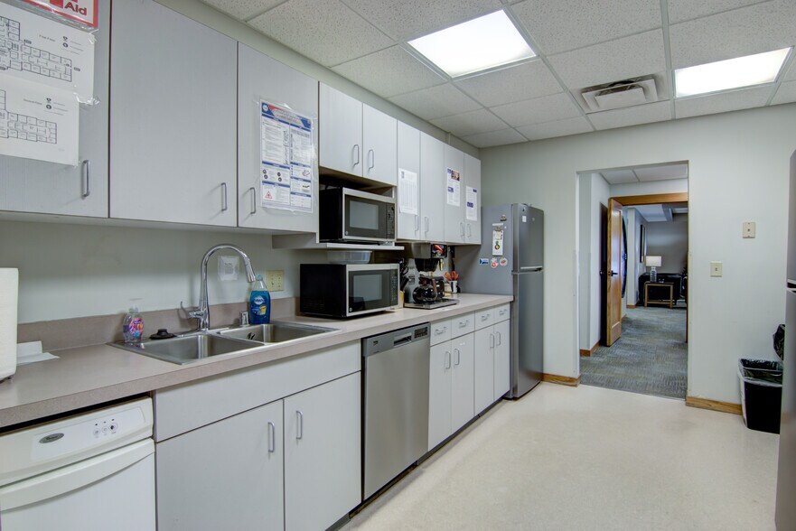 More Photos Of 3624 Oakwood Hills Pky, Eau Claire Office For Sale