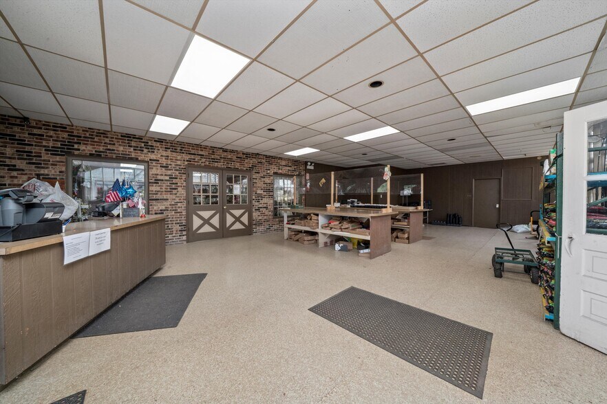 More Photos Of 7117 S Roberts Rd, Bridgeview Garden Center For Sale