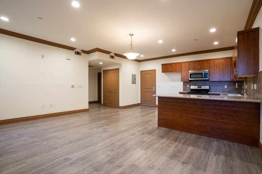 More Photos Of 7203 Rubio Ave, Lake Balboa Apartments For Sale