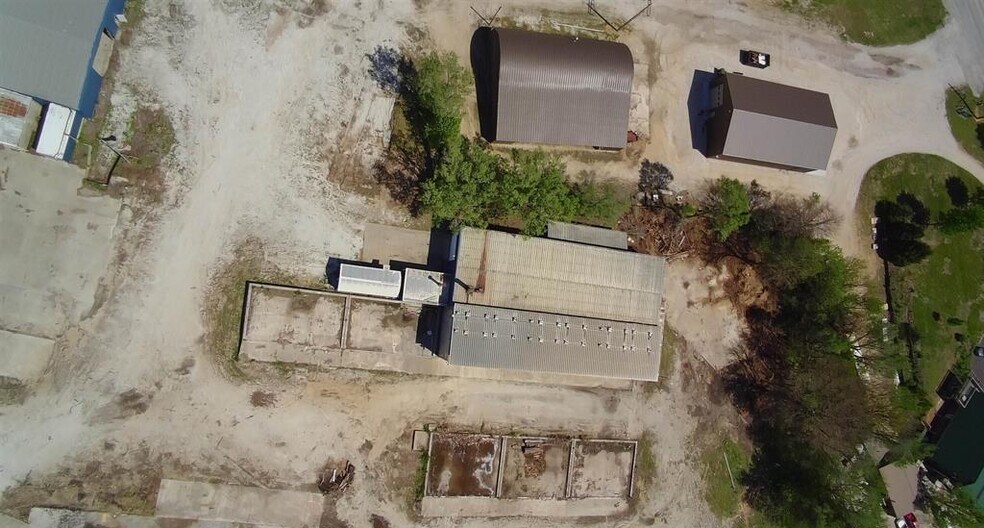 More Photos Of 8727 Arenzville Rd, Beardstown Warehouse For Sale