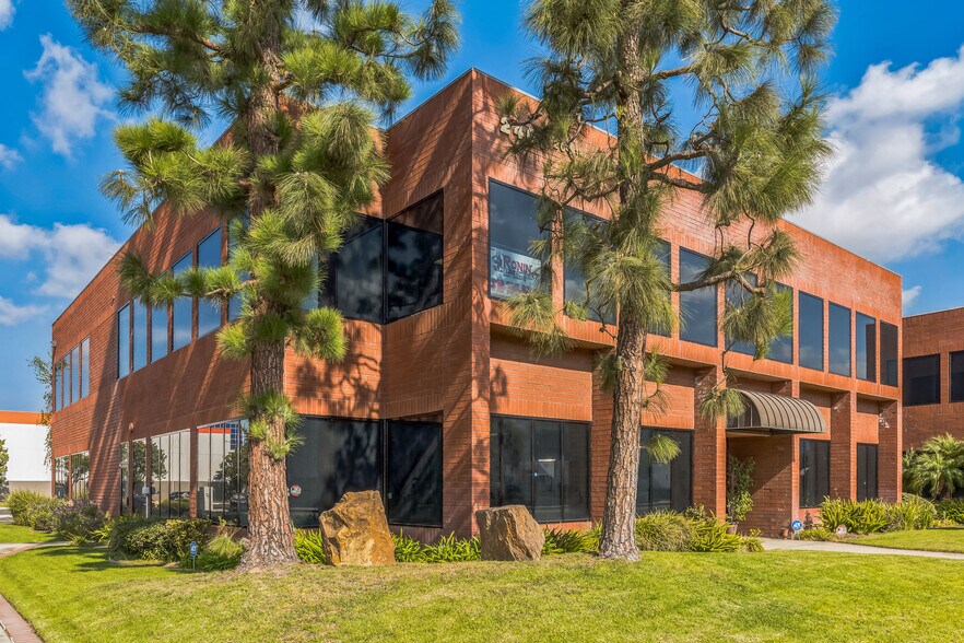 More Photos Of 2461 W 208th St, Torrance Loft Creative Space For Lease