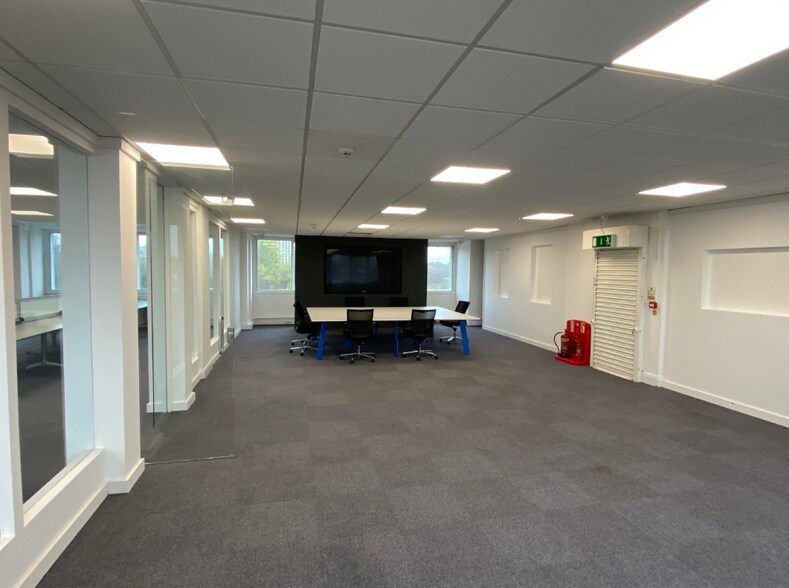 More Photos Of Tiviot Dale, Stockport Office For Lease