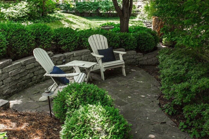 More Photos Of 116 E 46th St, Kansas City Hospitality For Sale