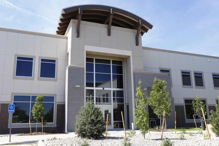 More Photos Of 1880 Fall River Dr, Loveland Office For Lease