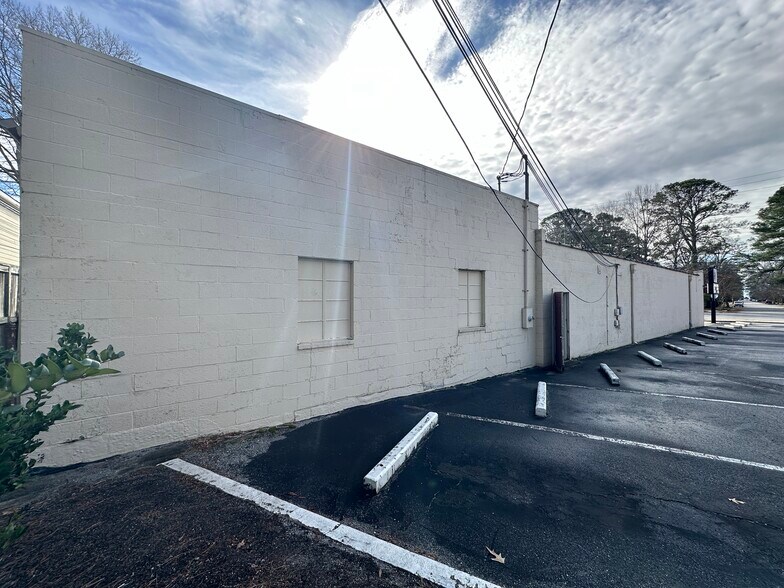 More Photos Of 10606 Warwick Blvd, Newport News General Retail For Sale