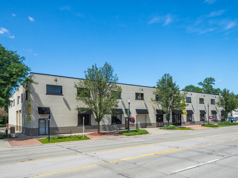 More Photos Of 25440-25454 5 Mile Rd, Redford Manufacturing For Lease