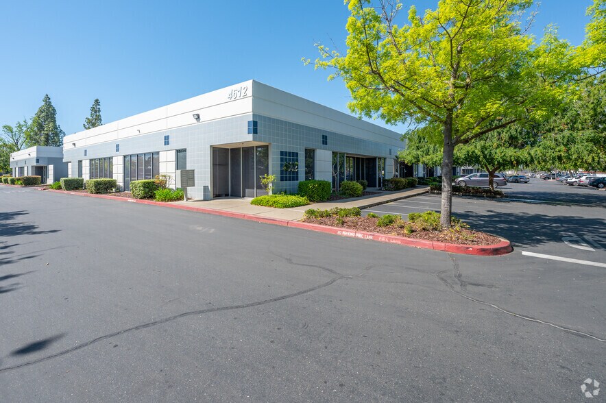 More Photos Of 4612 Roseville Rd, North Highlands Flex For Lease