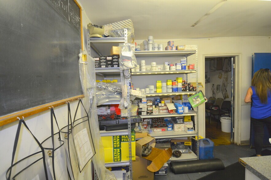 More Photos Of 2212 Wilmington Pike, Dayton Auto Repair For Sale