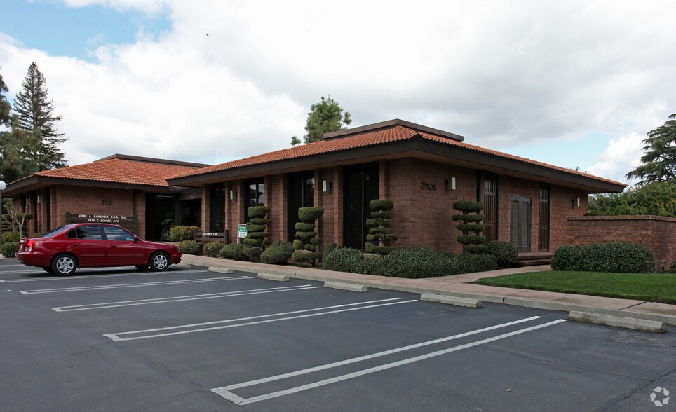 More Photos Of 2908 W Main St, Visalia Office For Lease
