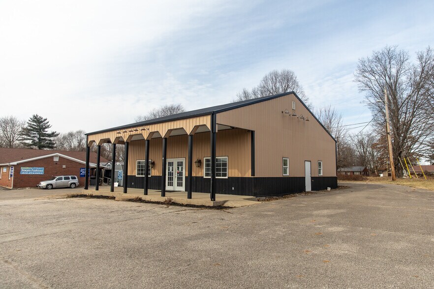 More Photos Of 1402 Bear St, Madison Specialty For Sale