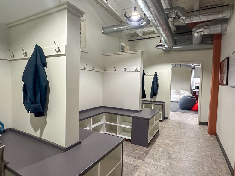 More Photos Of 410 Canal Pl, Little Falls Hotel For Lease